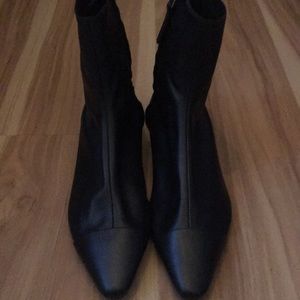 Sleek night out booties (never worn)